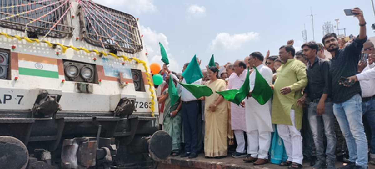 झारखंड को मिली पहली विस्टाडोम कोच वाली ट्रेन, न्यू गिरिडीह-रांची इंटरसिटी एक्सप्रेस शुरू